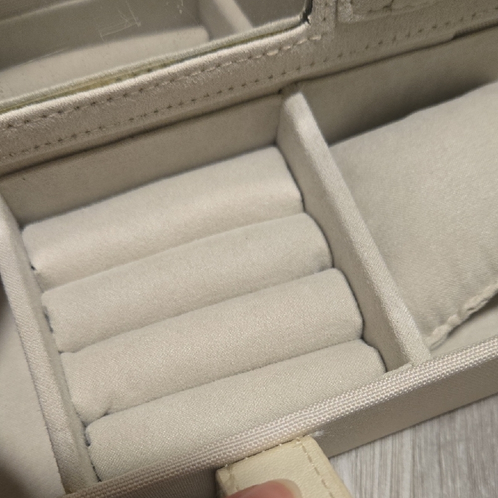 BEIS Cream Jewelry Case - Picture 4 of 7